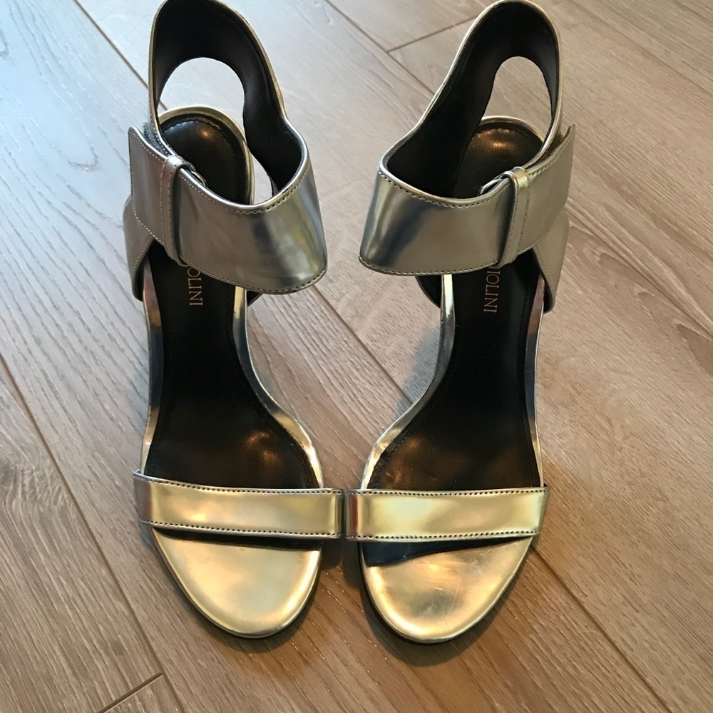 Enzo Angiolini silver shoes sz. 7.5